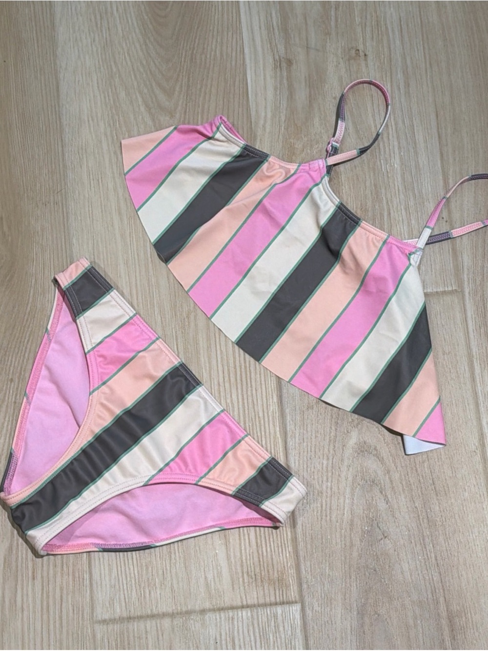 Roxy Girls Very Vista Flutter Swimsuit Set
Size 12